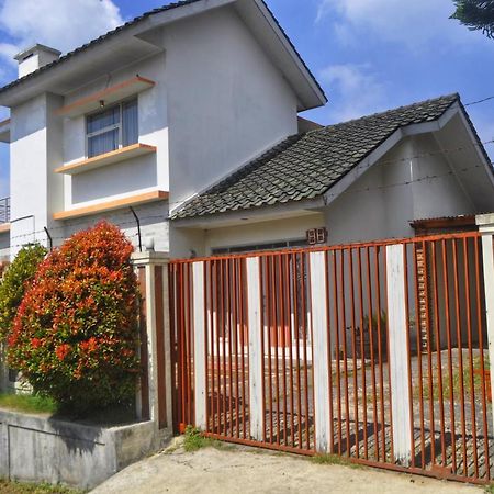Dallil Putra Villa Lembang Εξωτερικό φωτογραφία