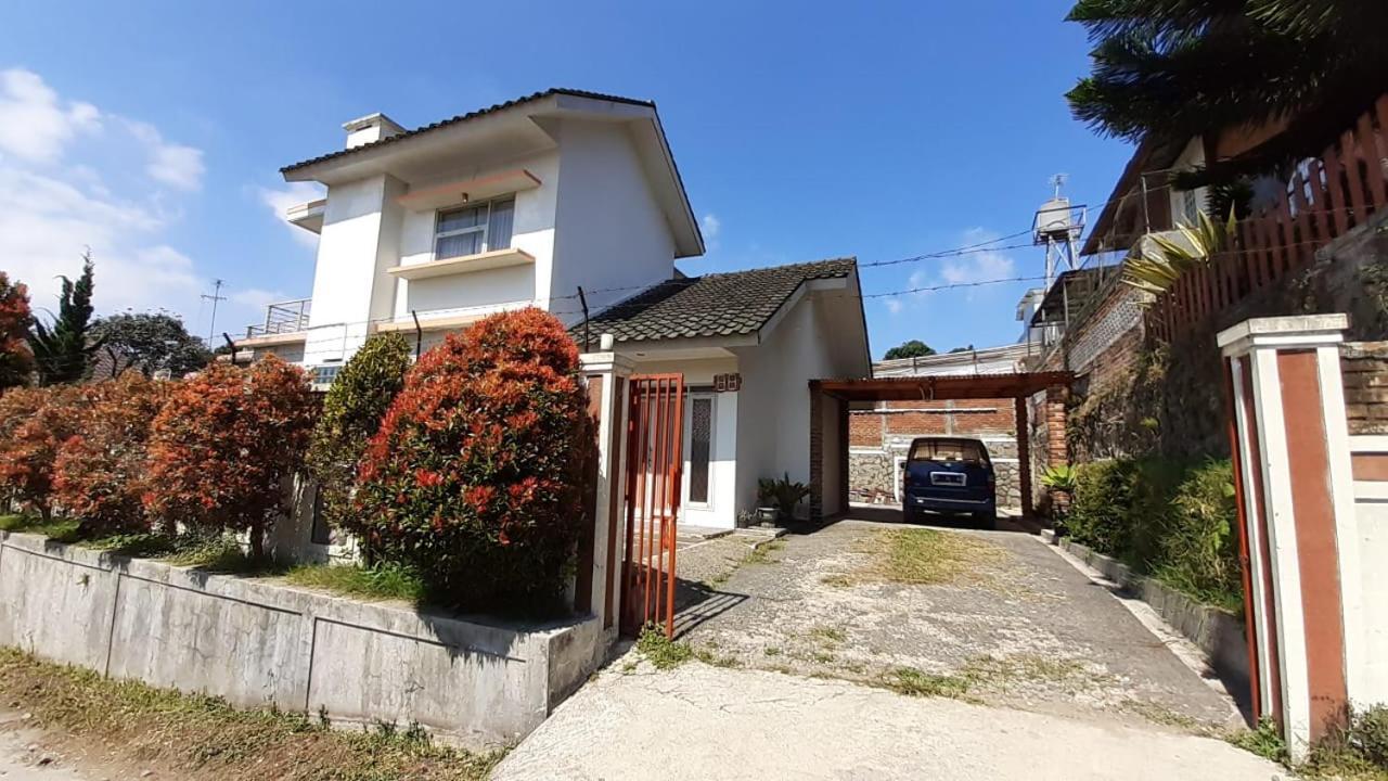 Dallil Putra Villa Lembang Εξωτερικό φωτογραφία
