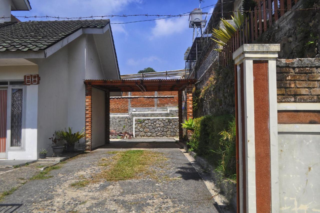 Dallil Putra Villa Lembang Εξωτερικό φωτογραφία