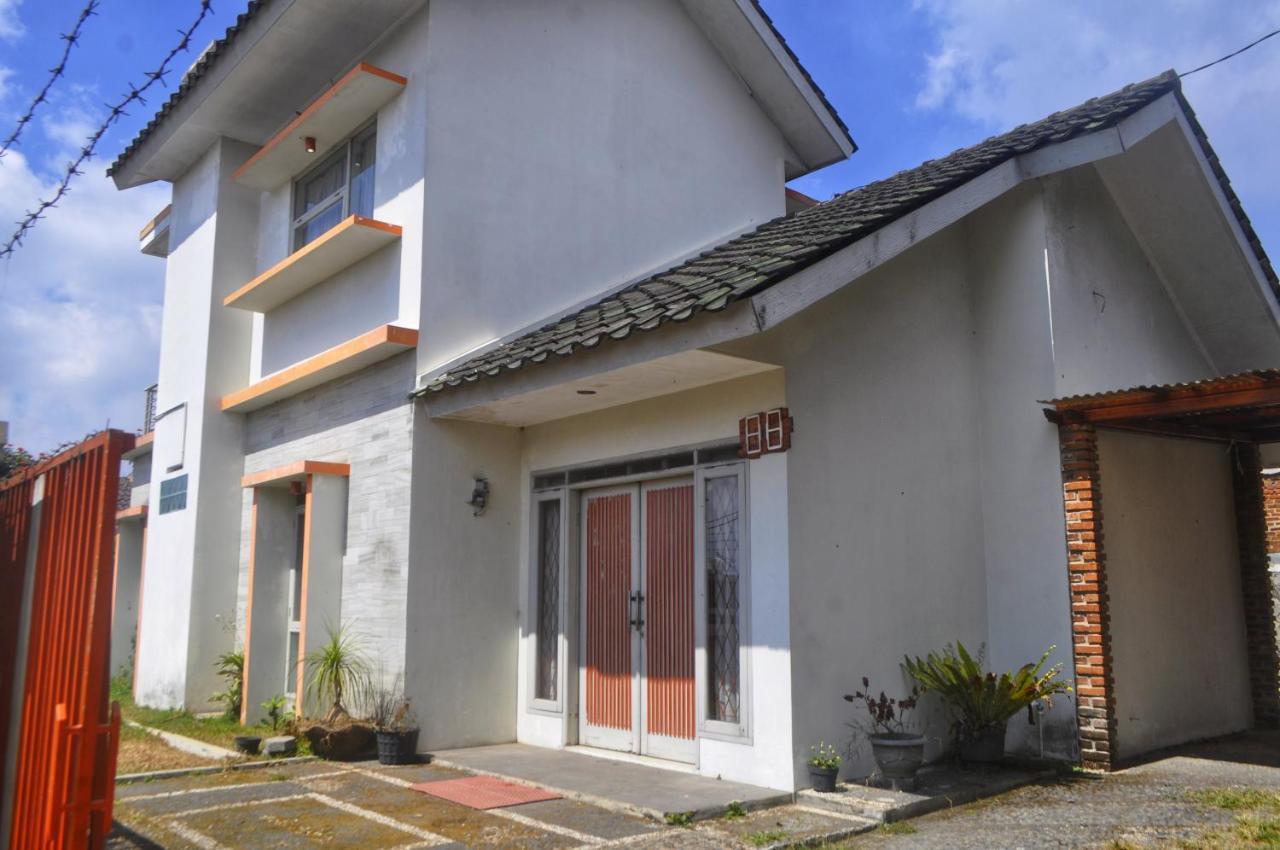 Dallil Putra Villa Lembang Εξωτερικό φωτογραφία